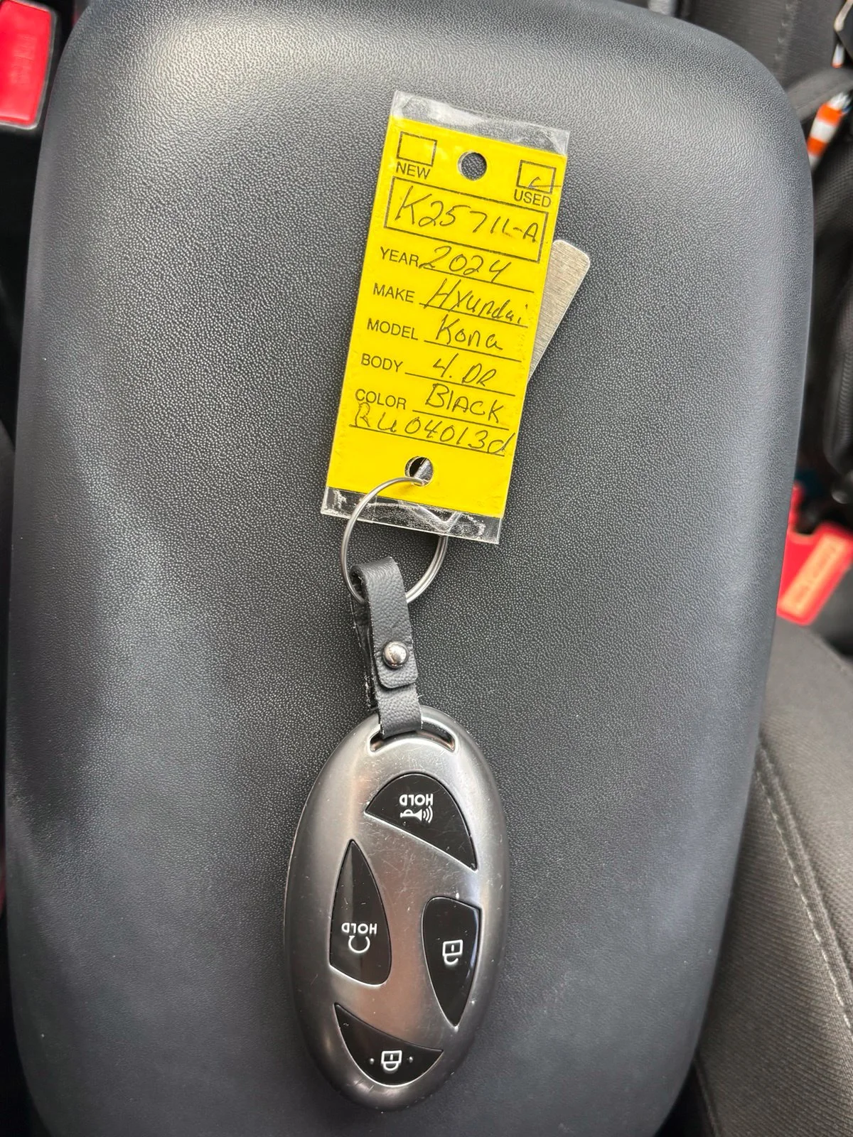 Used 2024 Black Hyundai SEL image 13
