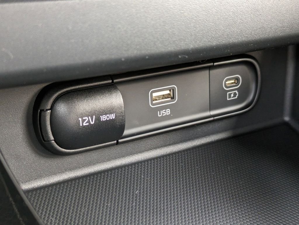 New 2024 Snow White Pearl Kia SX image 23
