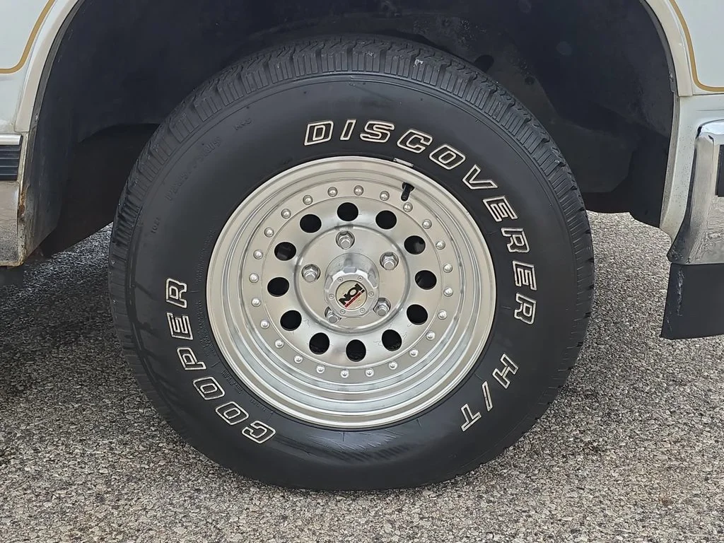 Used 1996  GMC SL image 34