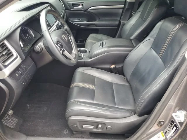 Used 2017 Predawn Gray Mi Toyota XLE image 5