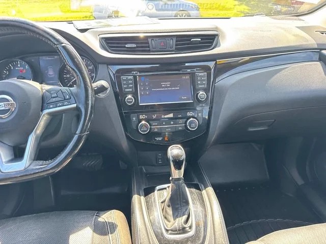 Used 2017 Red Nissan SL image 20
