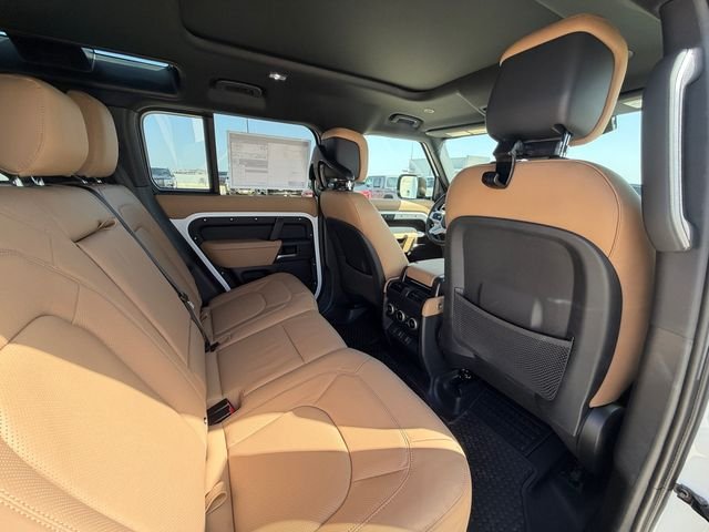 New 2026 Fuji White Land Rover X-Dynamic SE image 17