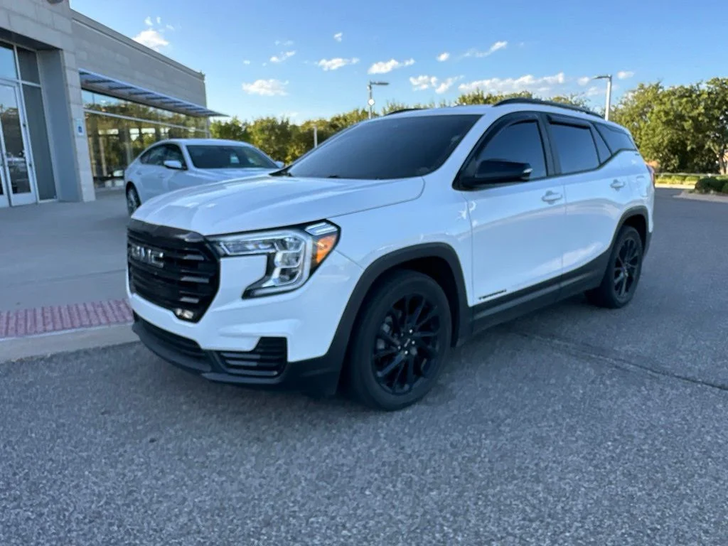 Used 2023 White GMC SLE image 1