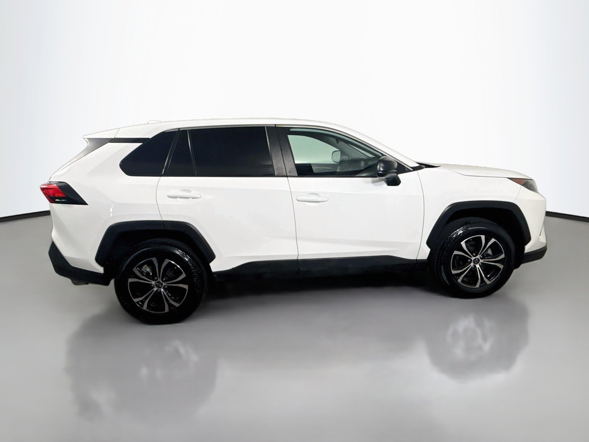 Used 2022 White Toyota LE image 8