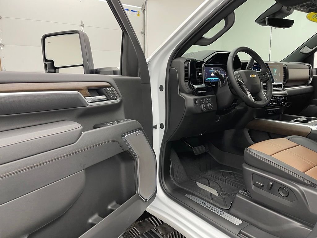 Used 2026 Summit White Chevrolet High Country image 19