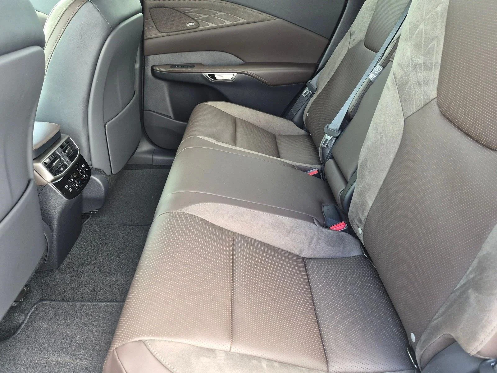 Used 2026 Iridium Lexus RX 350 Luxury image 25