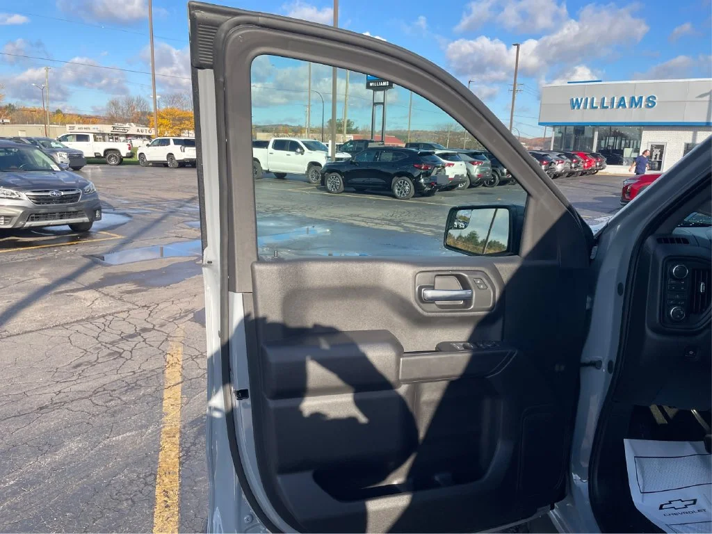 Used 2025 Slate Gray Metallic Chevrolet Custom Trail Boss image 17