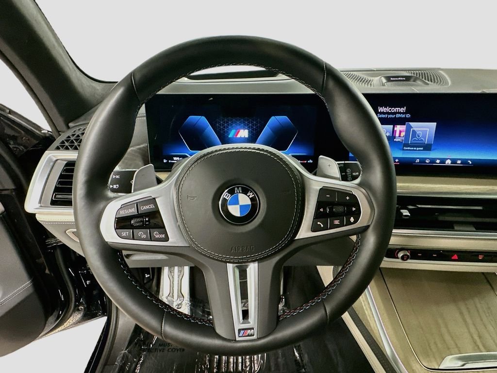 Used 2026 Black BMW M60i image 12