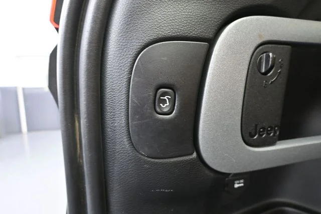 Used 2015 Gray Jeep Limited image 43