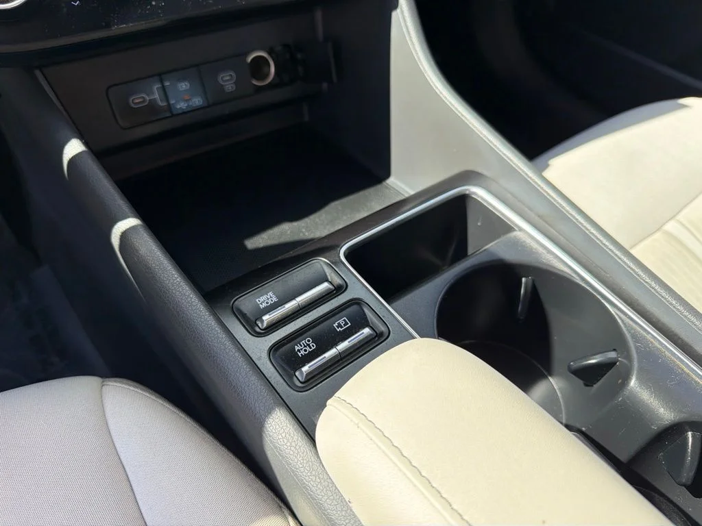 Used 2024 Silver Hyundai SEL image 37