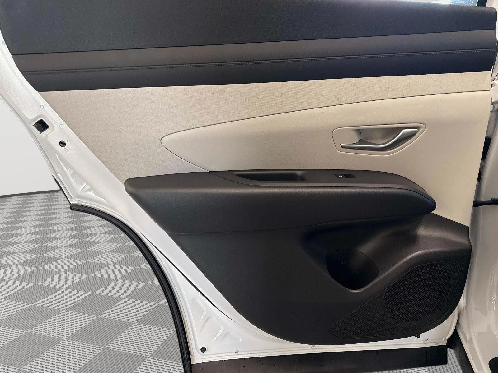 New 2025 Creamy White Pearl Hyundai SEL image 11