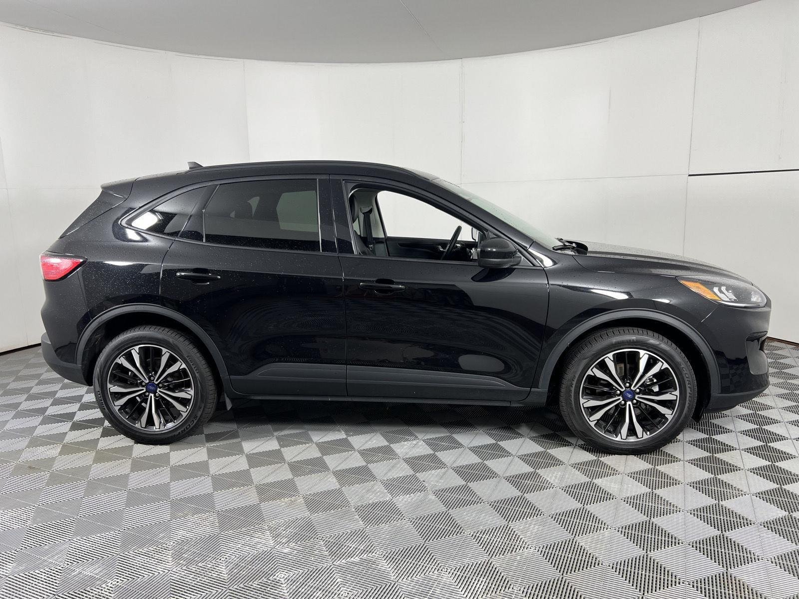 Used 2022 Black Metallic Ford SEL image 12