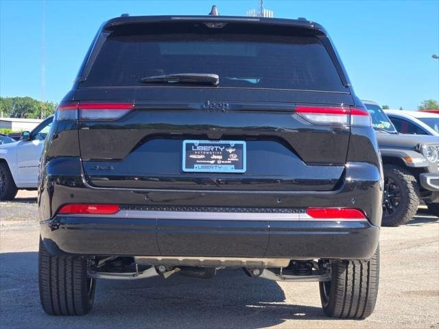 New 2026 Diamond Black Crystal Pearlcoat Jeep Limited image 43