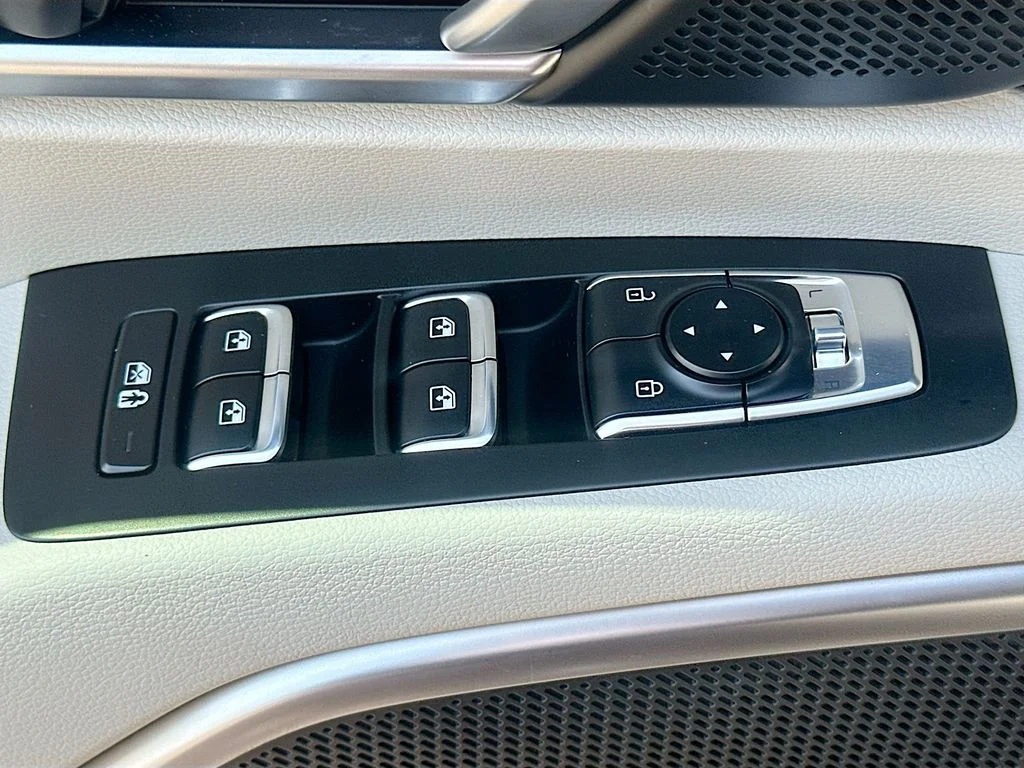 Certified Used 2025  Kia S image 18