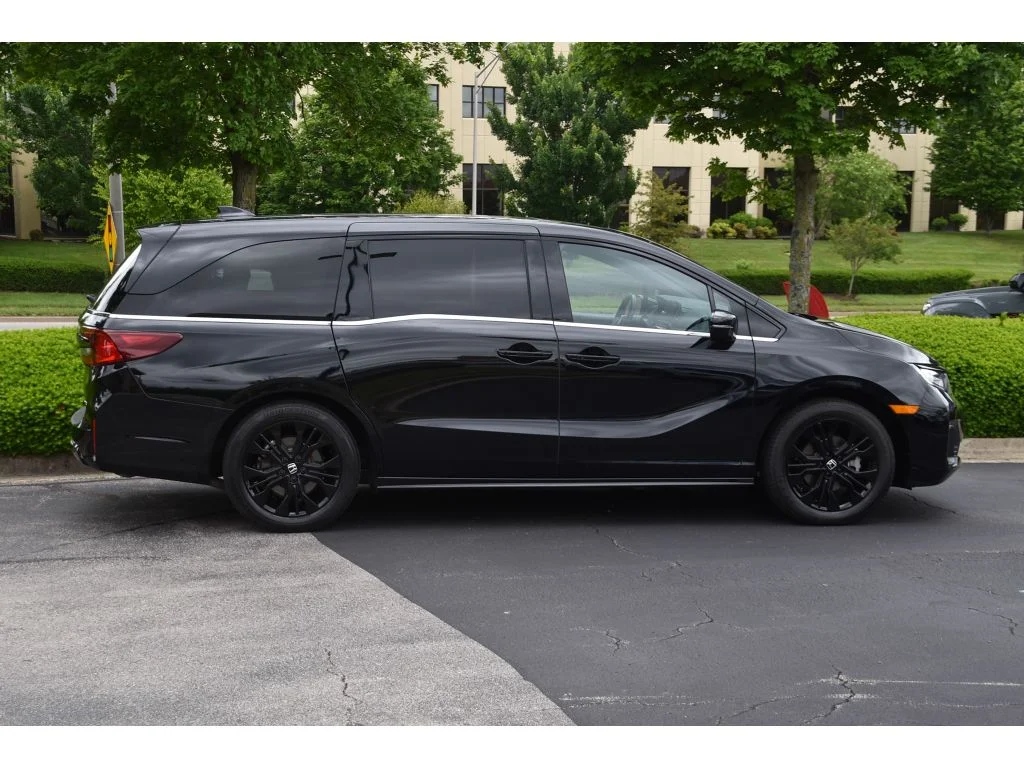 Used 2025 Blk Honda Sport-L image 3