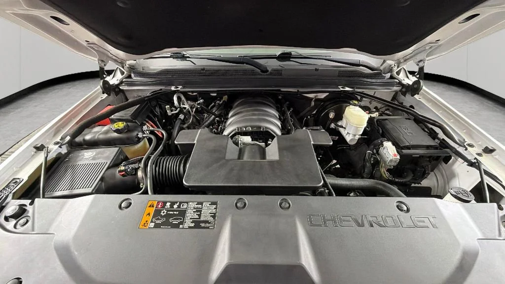 Used 2019 IRIDESCENT PEARL TRICOAT Chevrolet LT image 43