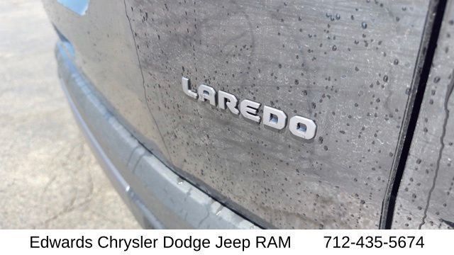 New 2026 Diamond Black Crystal Pearlcoat Jeep Laredo image 10