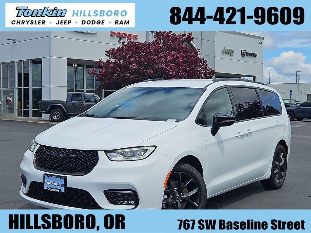 2026 Chrysler Pacifica Select's photo
