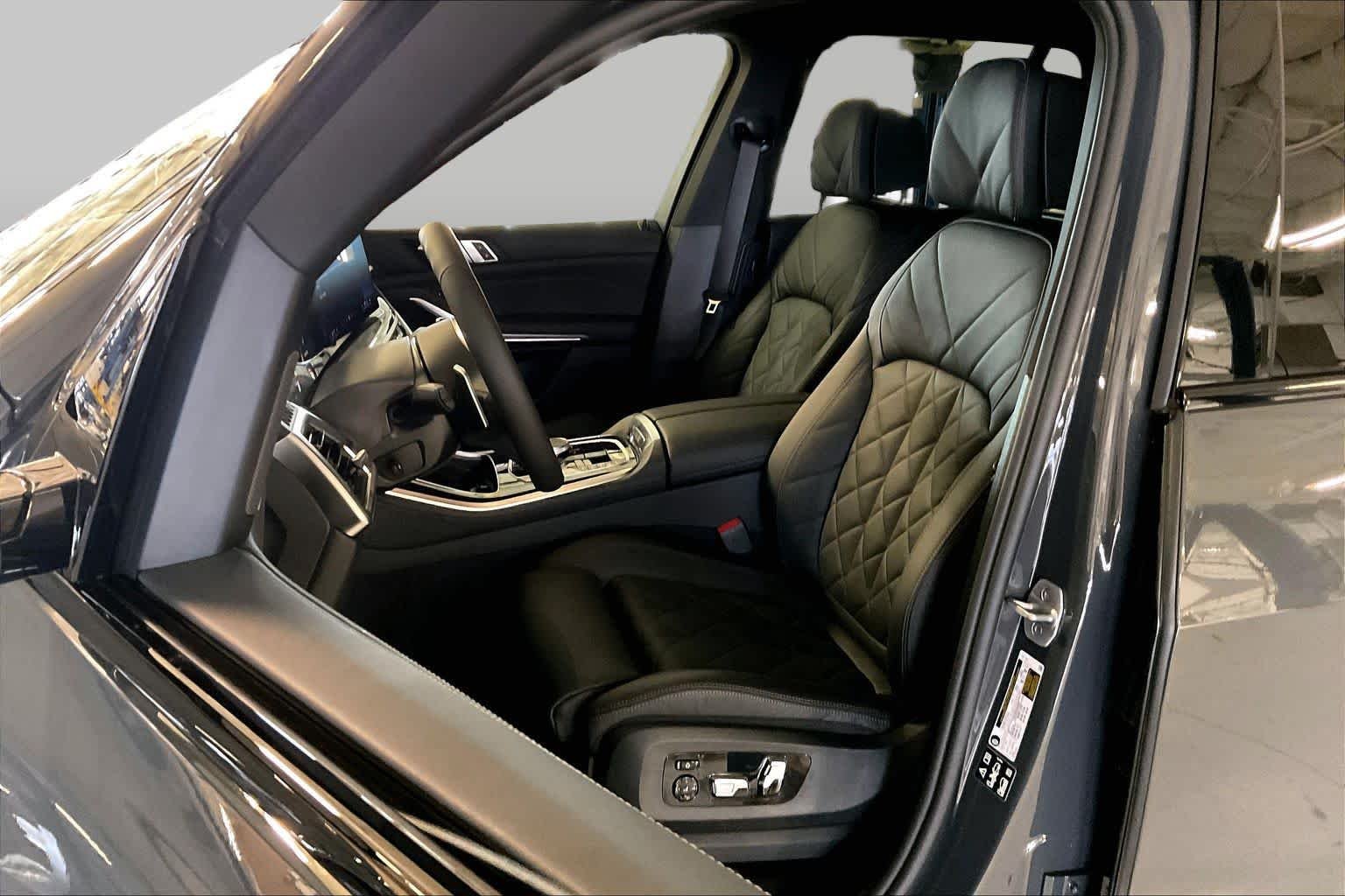 New 2026 Dravit Grey Metallic BMW xDrive40i image 9
