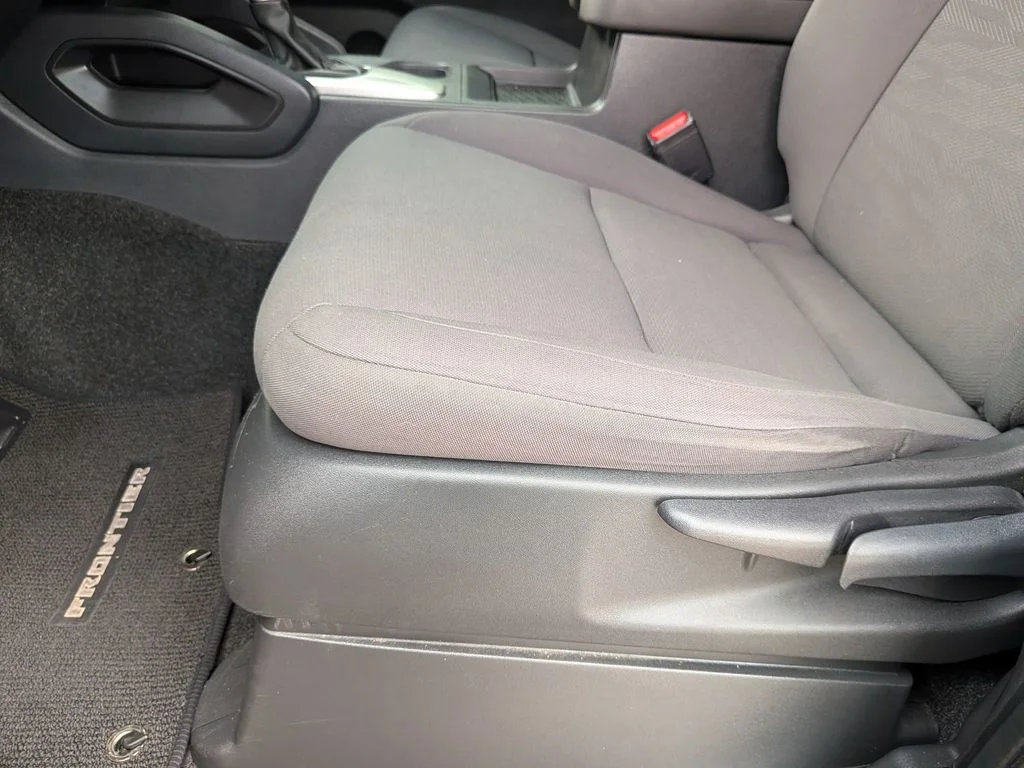 Used 2022 Red Nissan S image 15