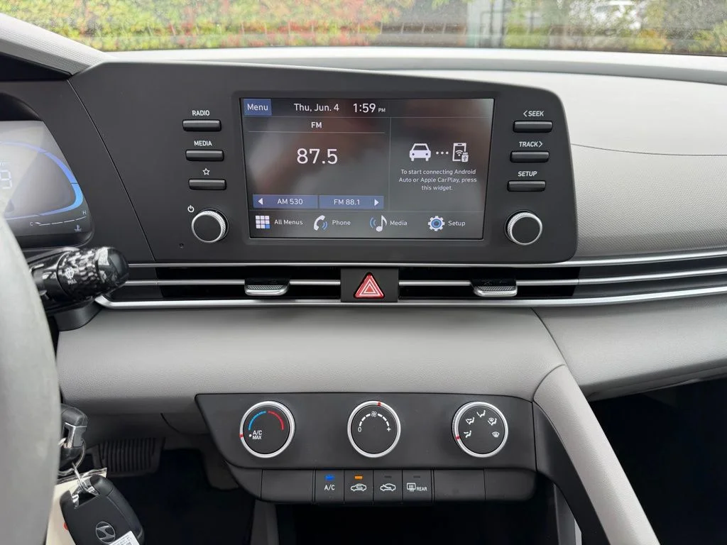 Used 2024 Black Hyundai SE image 20