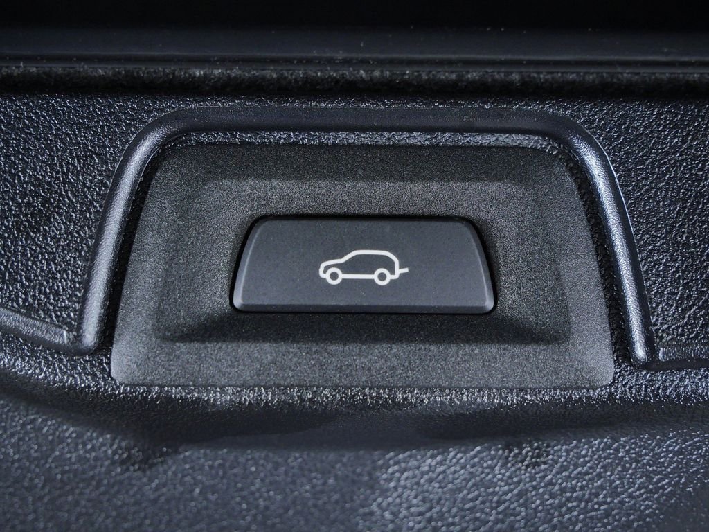 New 2026 Black Sapphire Metallic BMW xDrive40i image 26