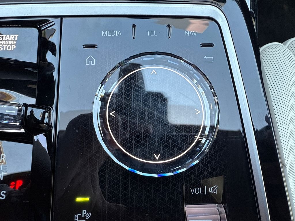 New 2026 Black Sapphire Metallic BMW 740i image 26