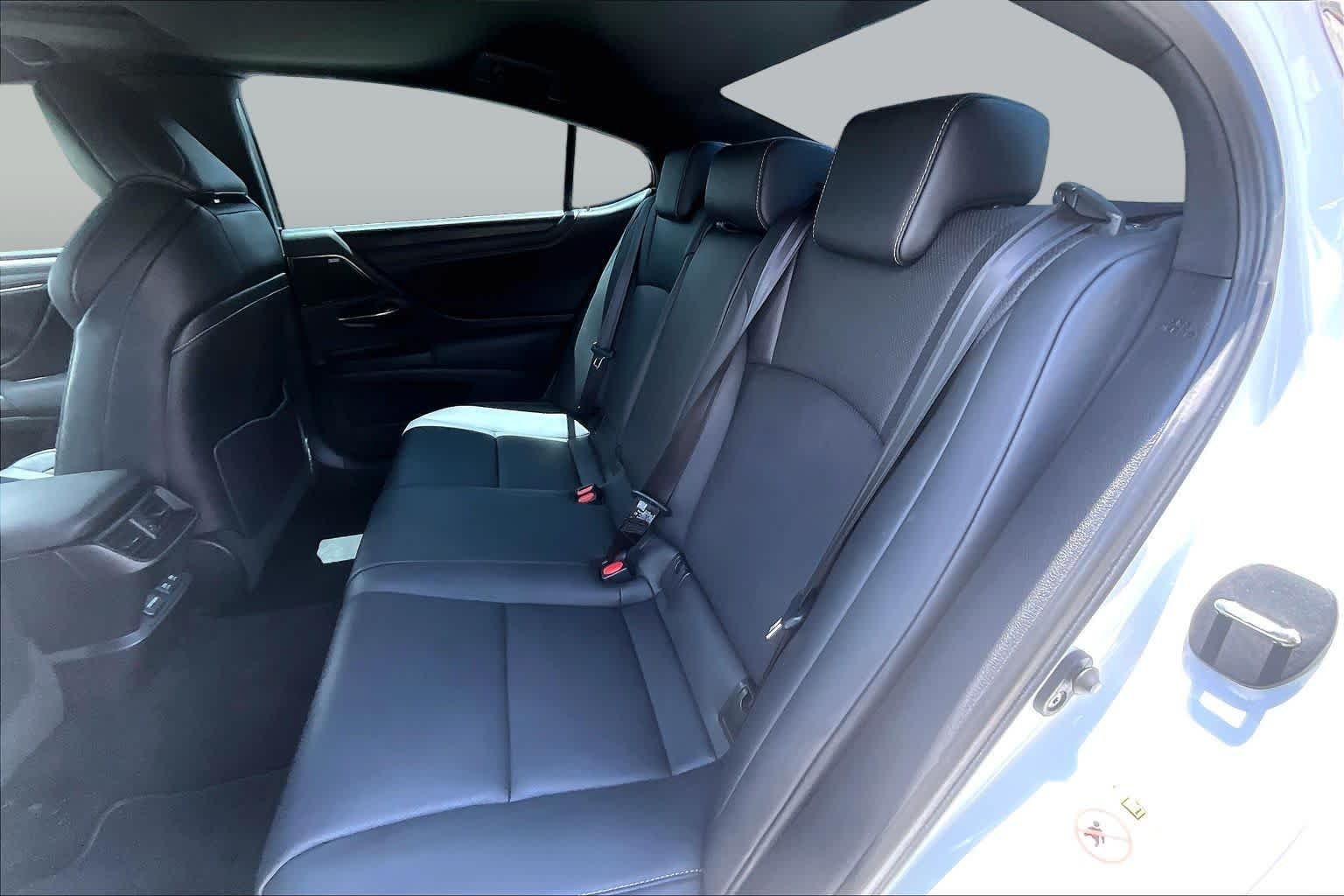 Used 2019 Ultra White Lexus F SPORT image 21