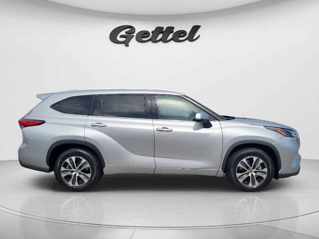 Certified Used 2022 Silver Toyota XLE image 4