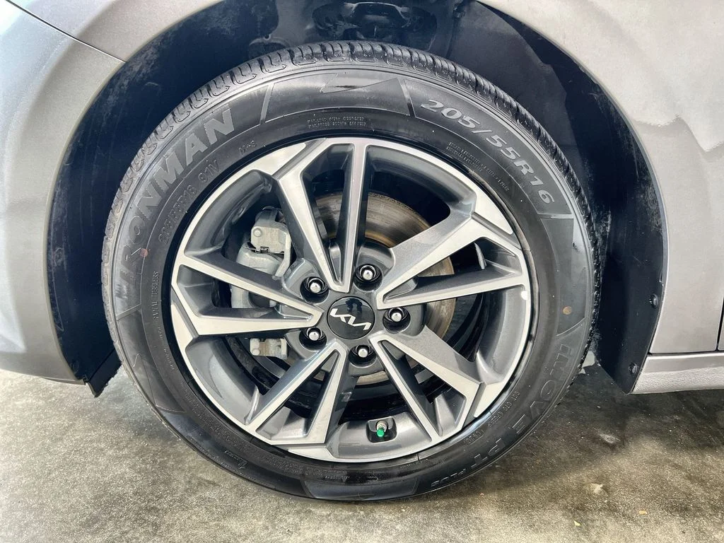 Used 2024 Gray Kia LXS image 18