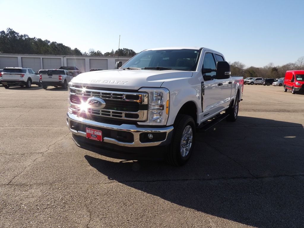 Used 2024 Oxford White Ford XLT image 4