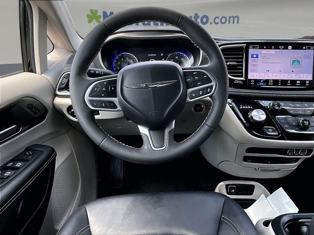 Used 2024 Black Chrysler Touring L image 10