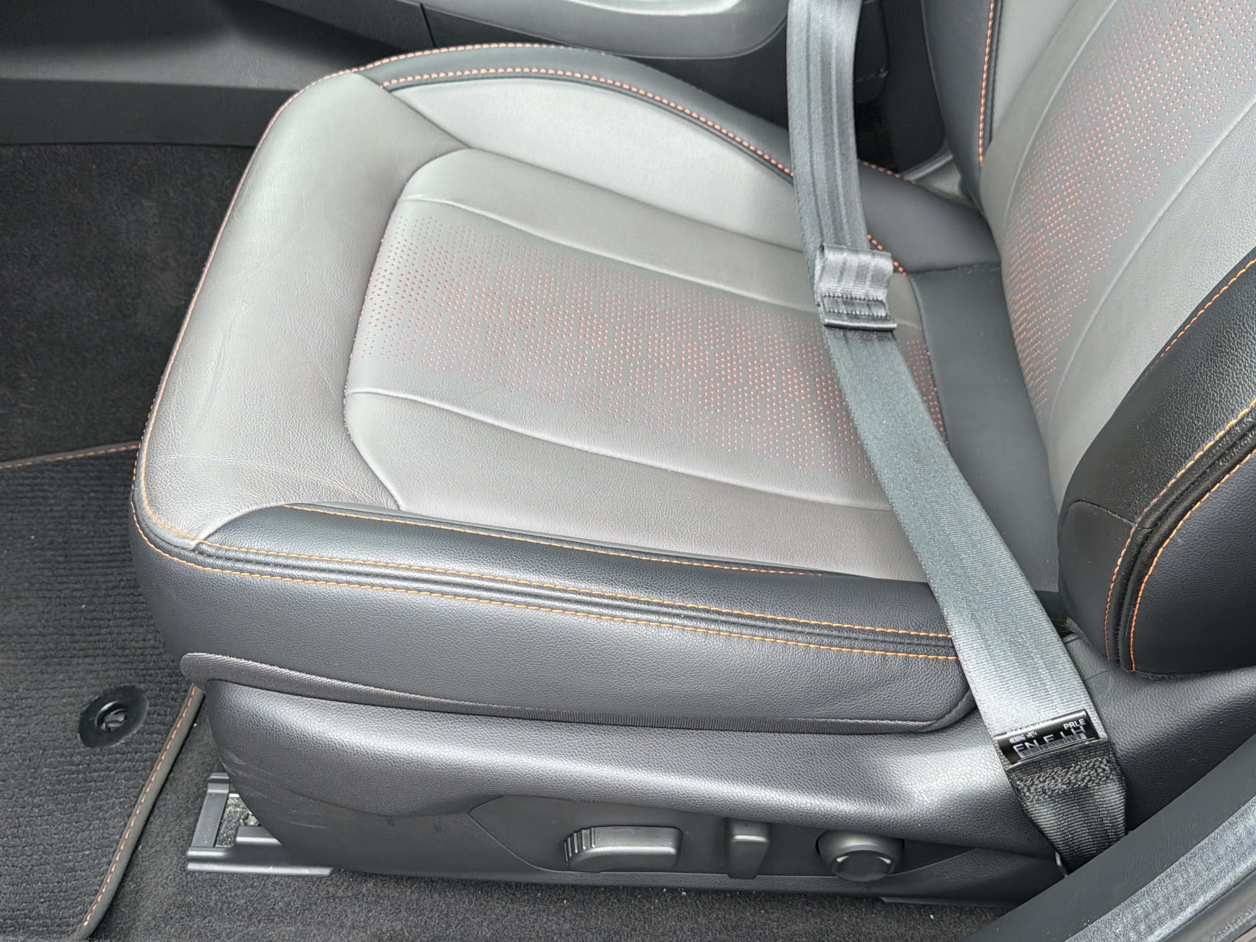 Certified Used 2025 Magnetite Gray Metallic/Crystal Black Silica Subaru Limited image 23