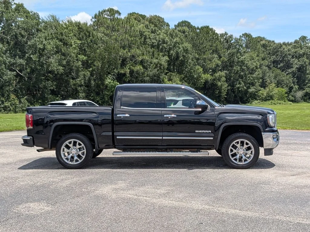 Used 2018 Black GMC SLT image 6