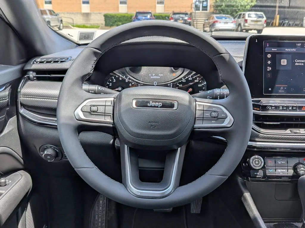 Used 2022 White Jeep Latitude image 14