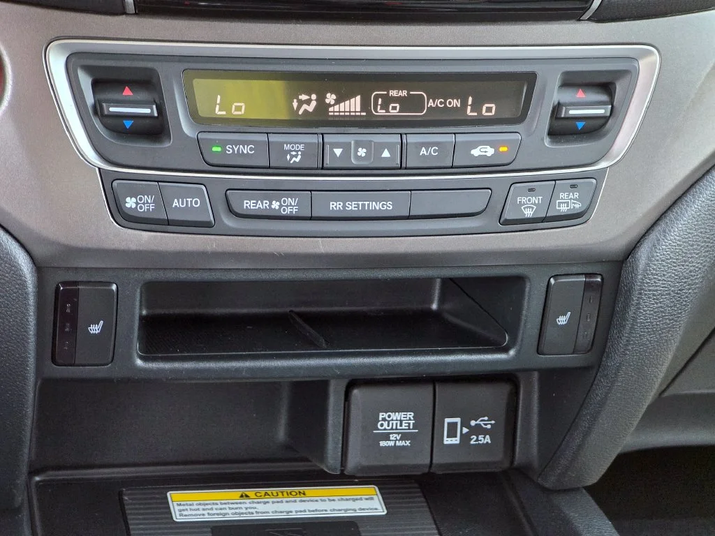 Used 2023 Silver Honda EX-L image 37