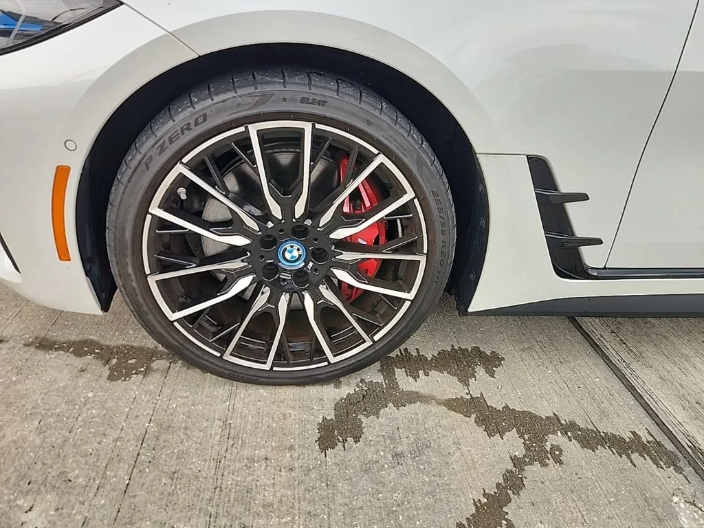 Certified Used 2023 Mineral White Metallic BMW M50 image 7