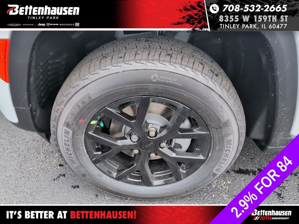 New 2026 Bright White Clear-Coat Exterior Paint Jeep Laredo Altitude image 13