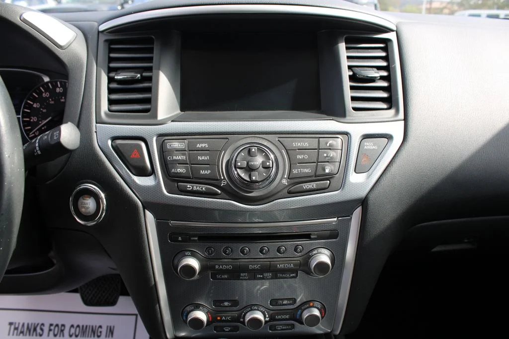 Used 2018 Silver Nissan SL image 25
