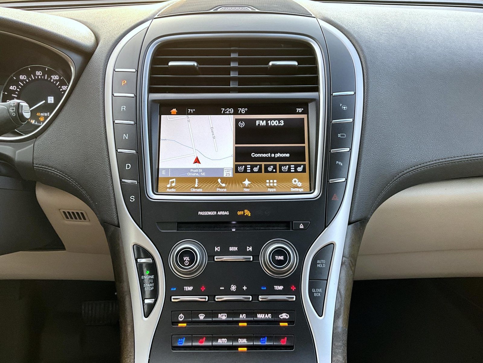 Used 2017 White Lincoln Reserve image 14
