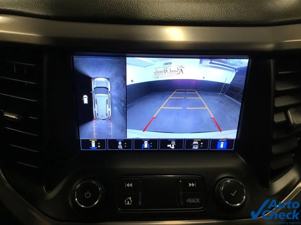 Used 2022 White GMC AT4 image 50