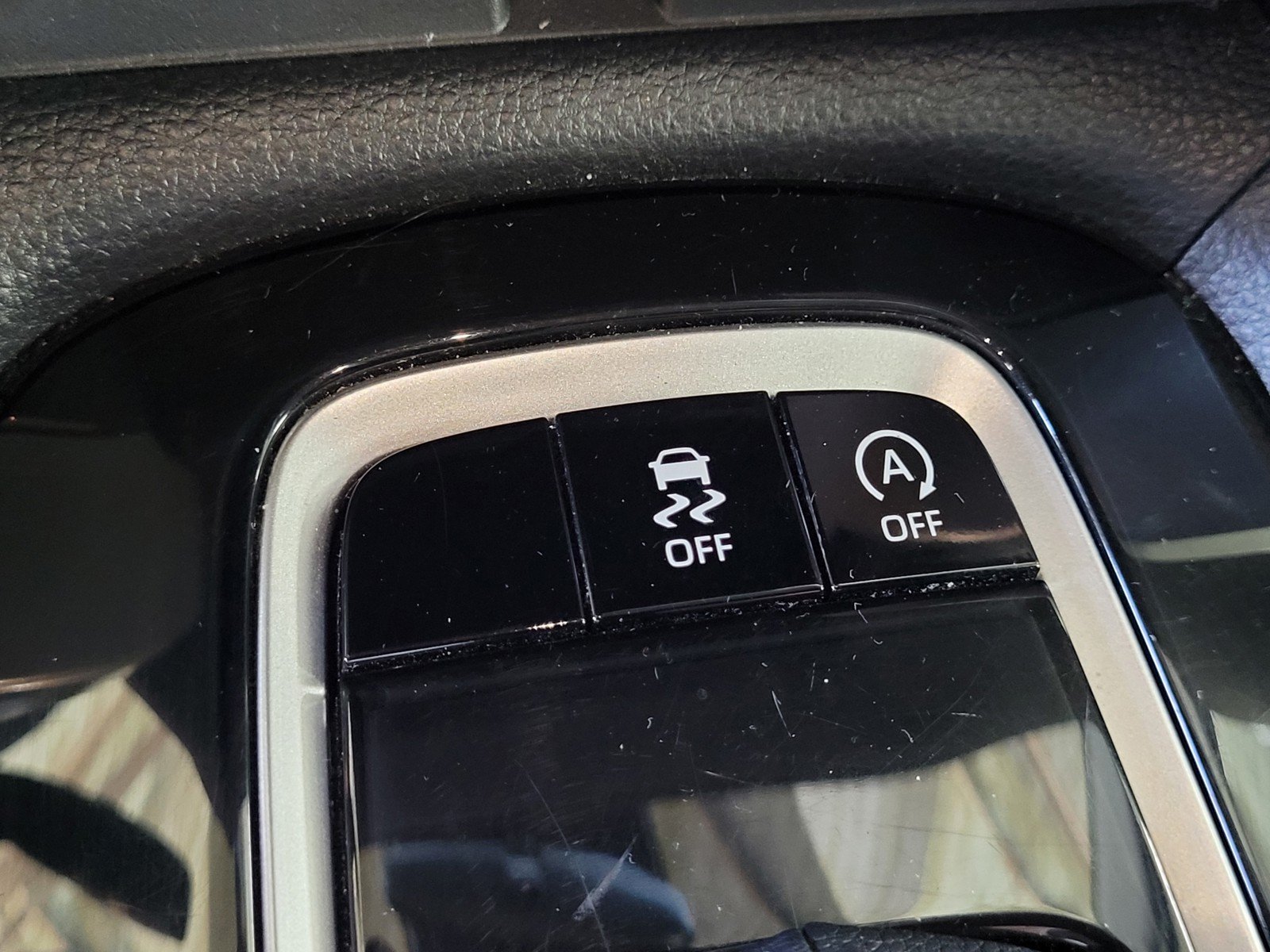 Used 2024 Wind Chill Pearl Toyota LE image 14
