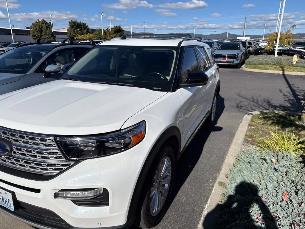 Used 2021 White Ford Limited image 3