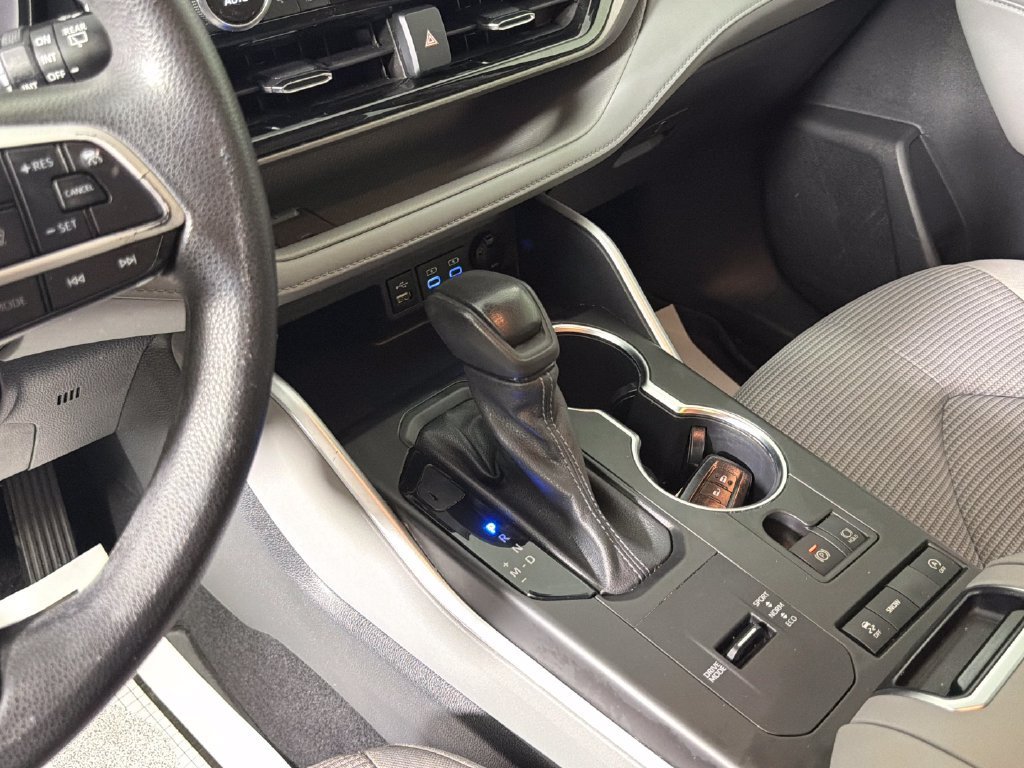 Used 2022 Silver Toyota L image 21