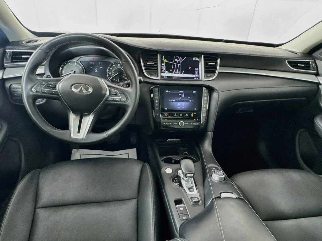Used 2020 White INFINITI ESSENTIAL image 27