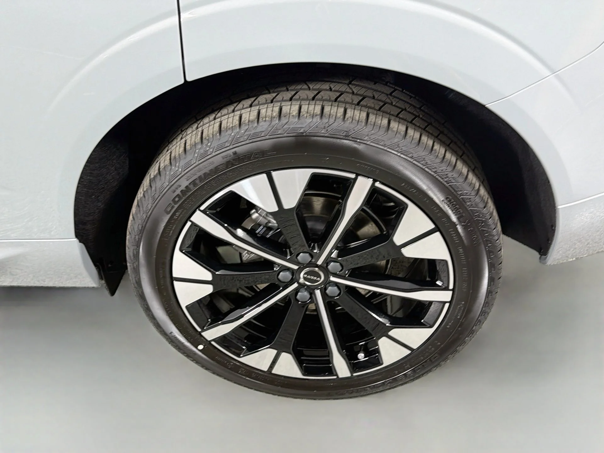 New 2027 Vapour Grey Volvo Plus image 31