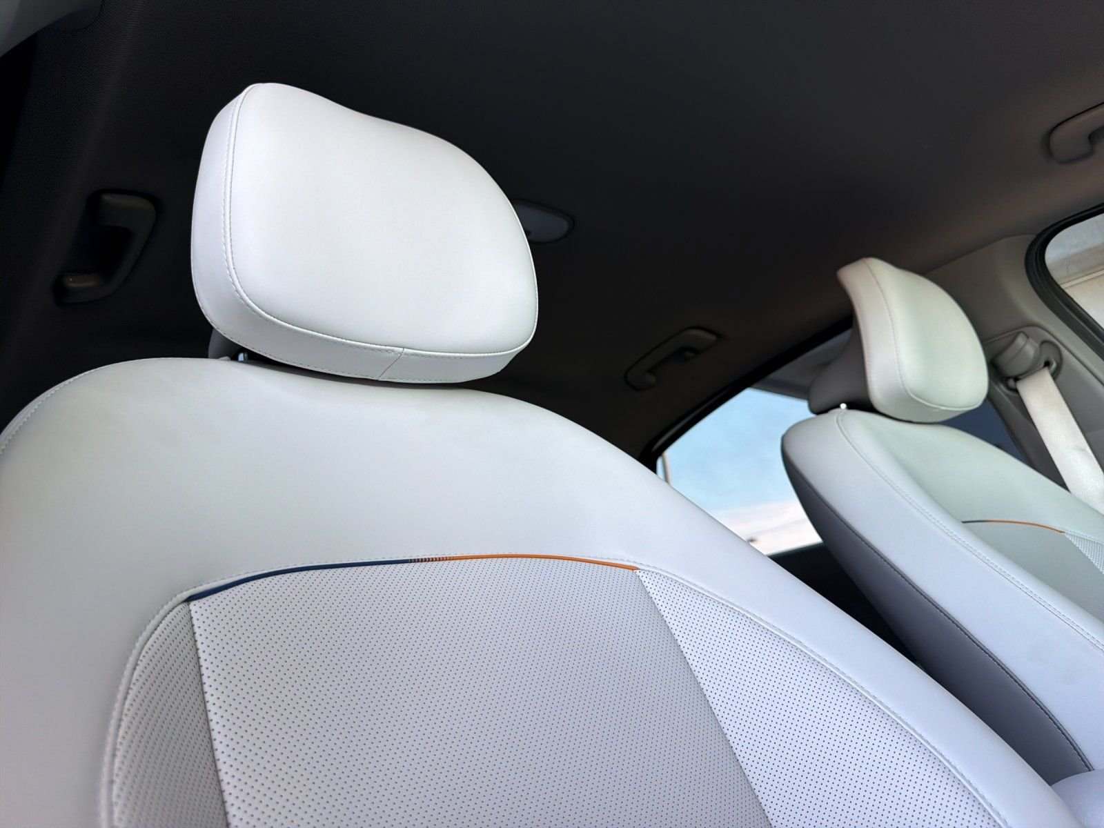 Used 2024 White Hyundai SEL image 16