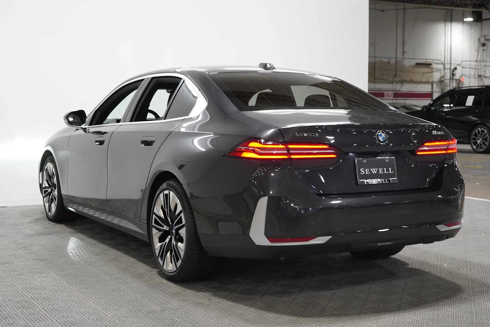 Used 2025 Dark Graphite Metallic BMW 530i image 6
