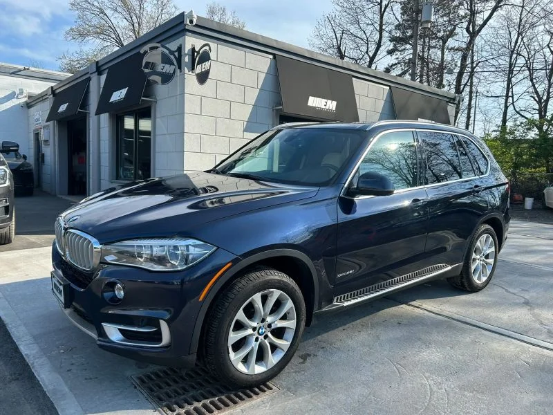 Used 2018 Blue BMW xDrive35i Sport Utility 4D image 2
