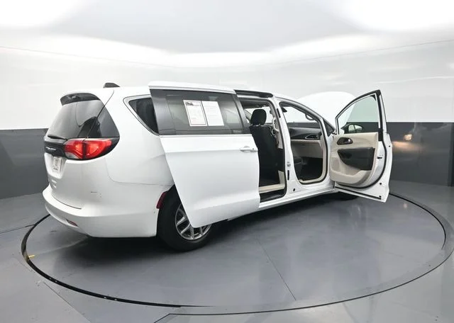 Used 2024 White Chrysler LX image 37